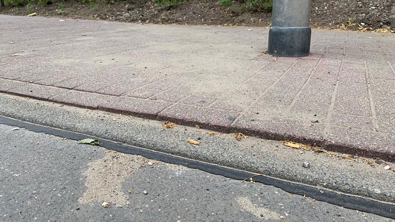 Ungleiche Kantsteinhöhen Ungleiche Kantsteinhöhen