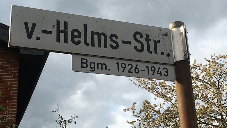 Verkehrsschild von-Helms-Straße Verkehrsschild von-Helms-Straße