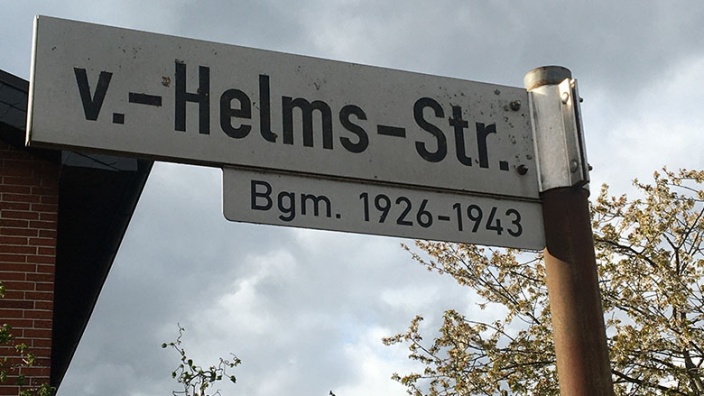 Verkehrsschild von-Helms-Straße